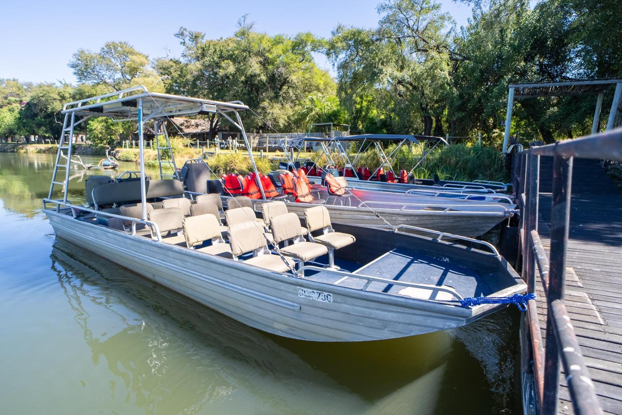 Shakawe River Lodge Екстериор снимка